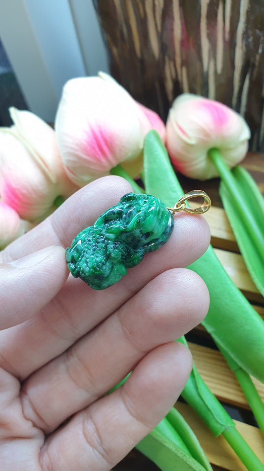 18K Gold Jade Pixiu Pendant Natural Vibrant Green Fei Cui Myanmar Jadeite