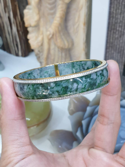 🌿 Jade Bangle – 18K Gold & Moissanite Custom Piece
