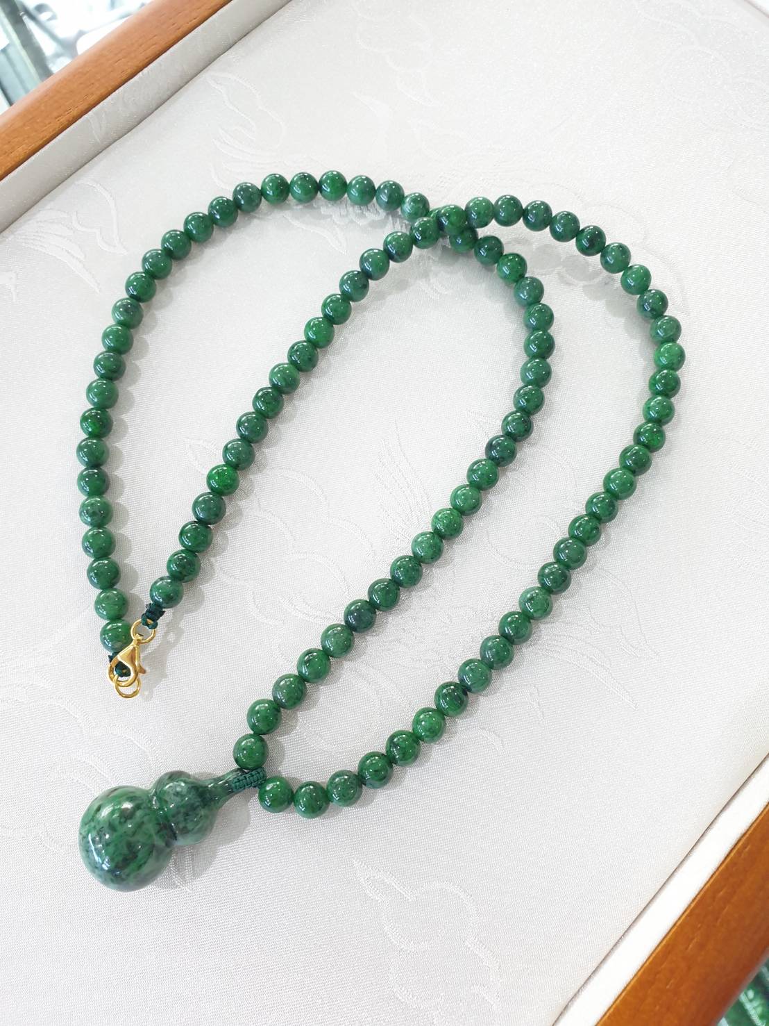 Jade Hulu Gourd on Maw Sit Sit Beaded Necklace | 9K Gold Lobster Lock | His or Hers Statement Jade Necklace