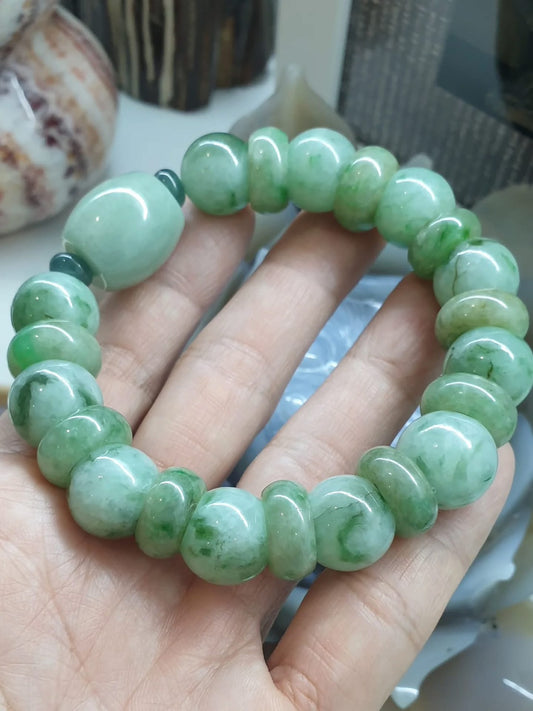 Jade Bracelet - Bright Green Beads (18 cm)