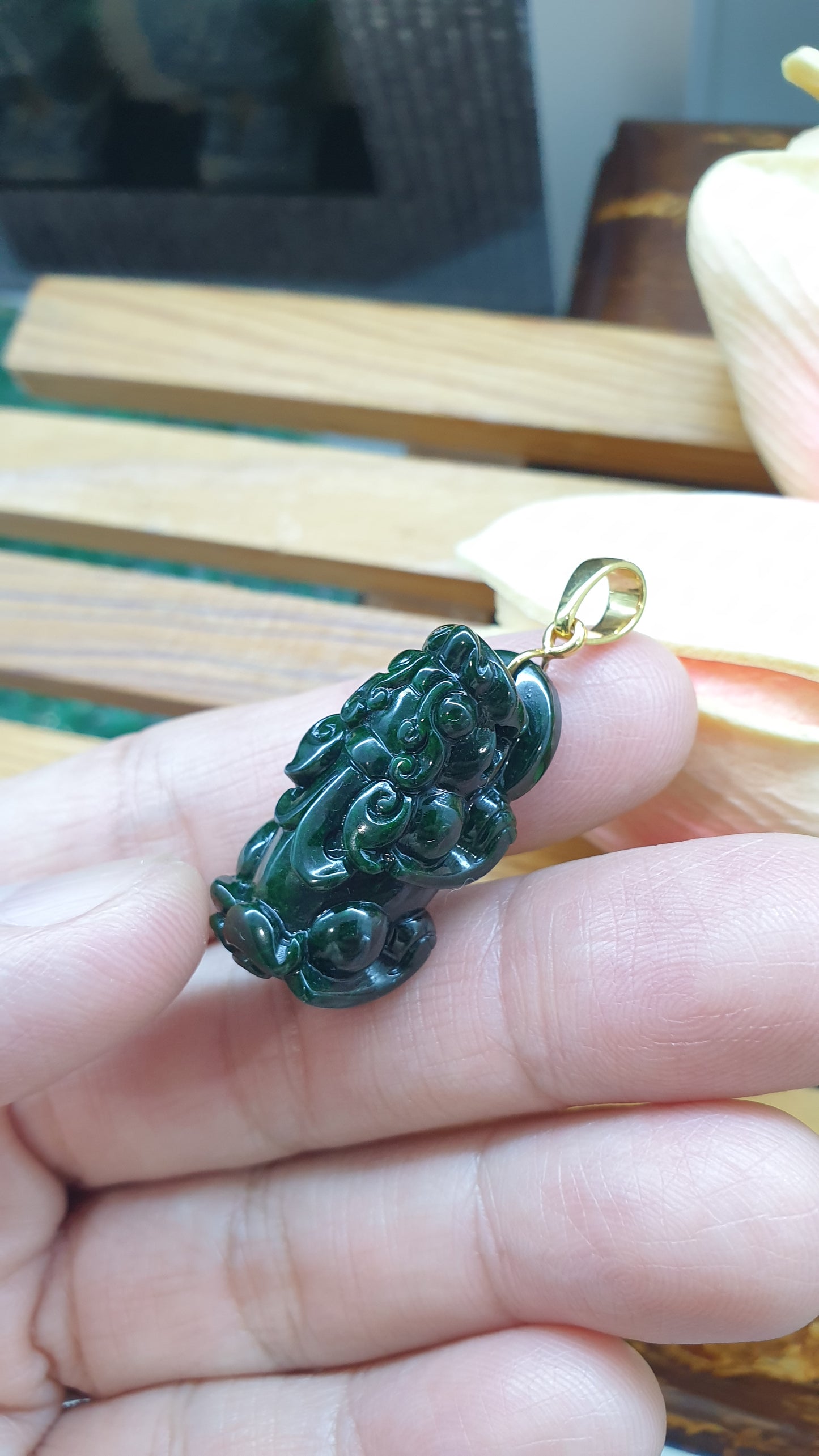 18K Gold Jade Pixiu Pendant Natural Vivid Green Fei Cui Myanmar Jadeite