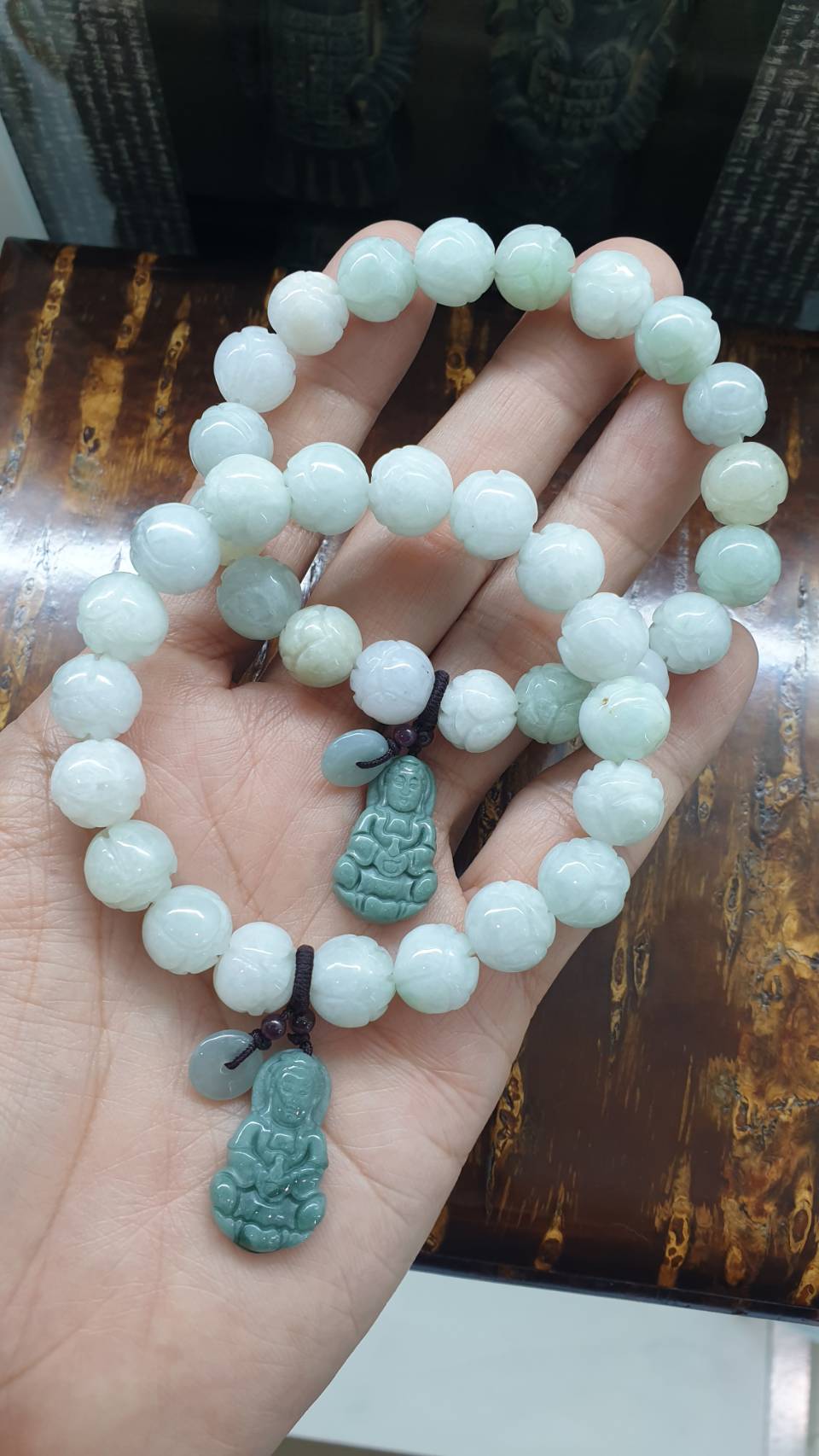 Lotus Beads Bracelet with Guan Yin Pendant (17.5 cm) | Type A Natural Jadeite | Good Fortune Wrist Accessory