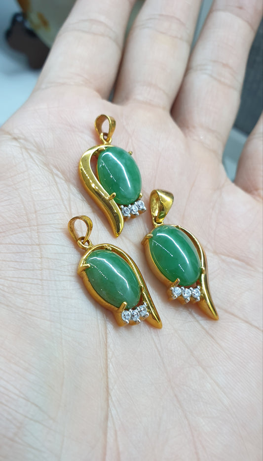 Lady's Green Jade Pendant Solid 9K Gold Type A Natural Jadeite Fei Cui
