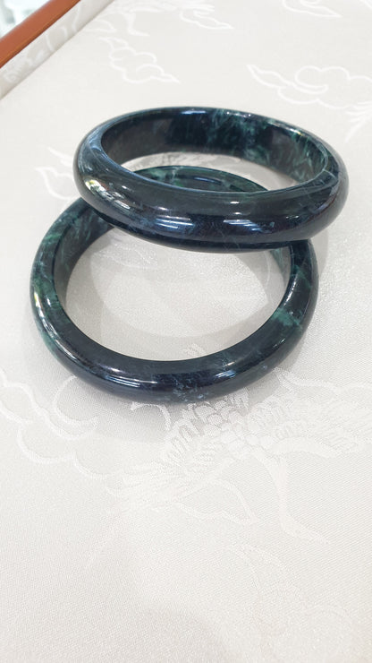 Black Mawsitsit Stone Bangle (Two-toned)(S 64.5) | Type A - Natural Mawsitsit | Rare Collector's Pieces