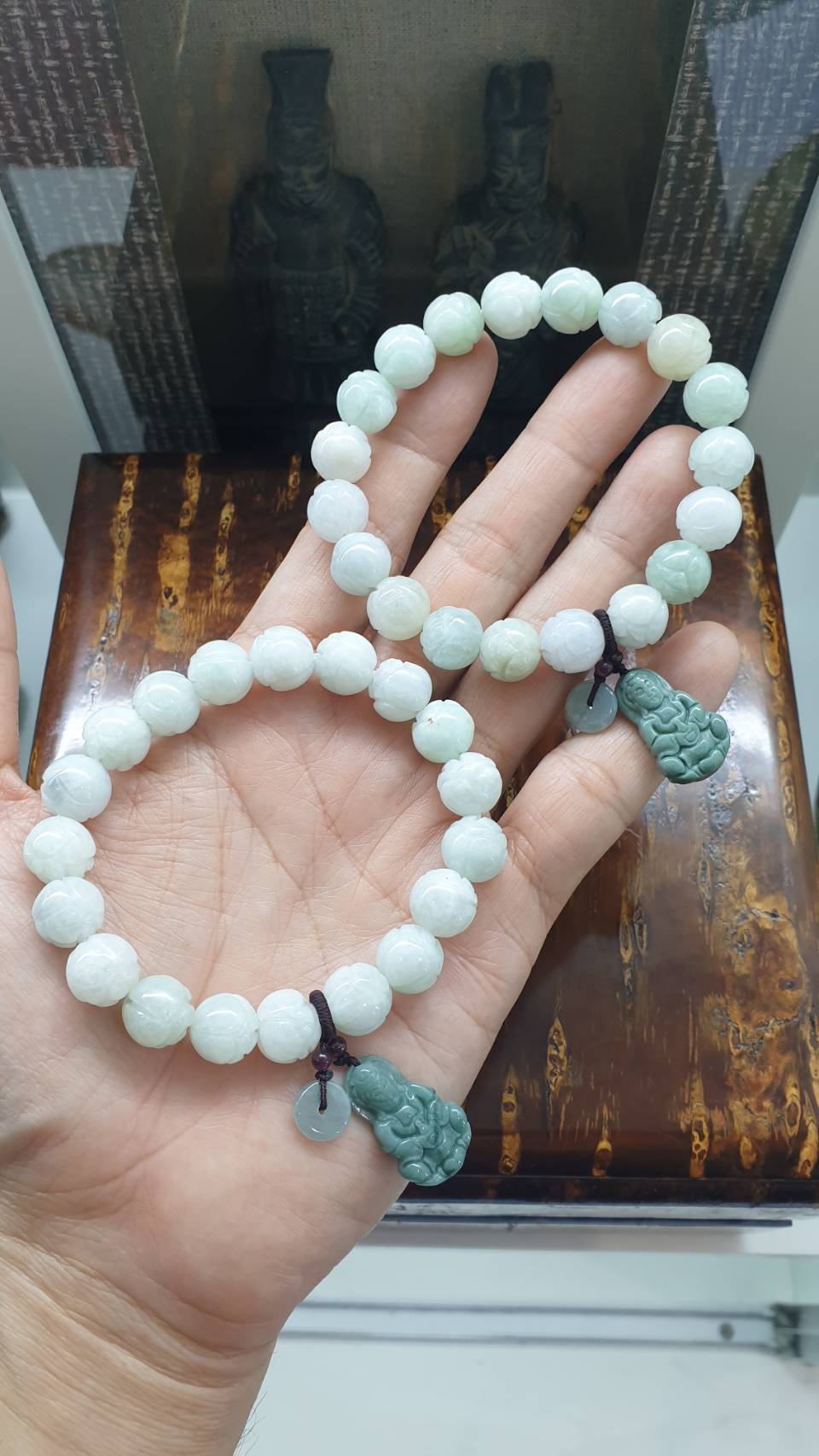 Lotus Beads Bracelet with Guan Yin Pendant (17.5 cm) | Type A Natural Jadeite | Good Fortune Wrist Accessory