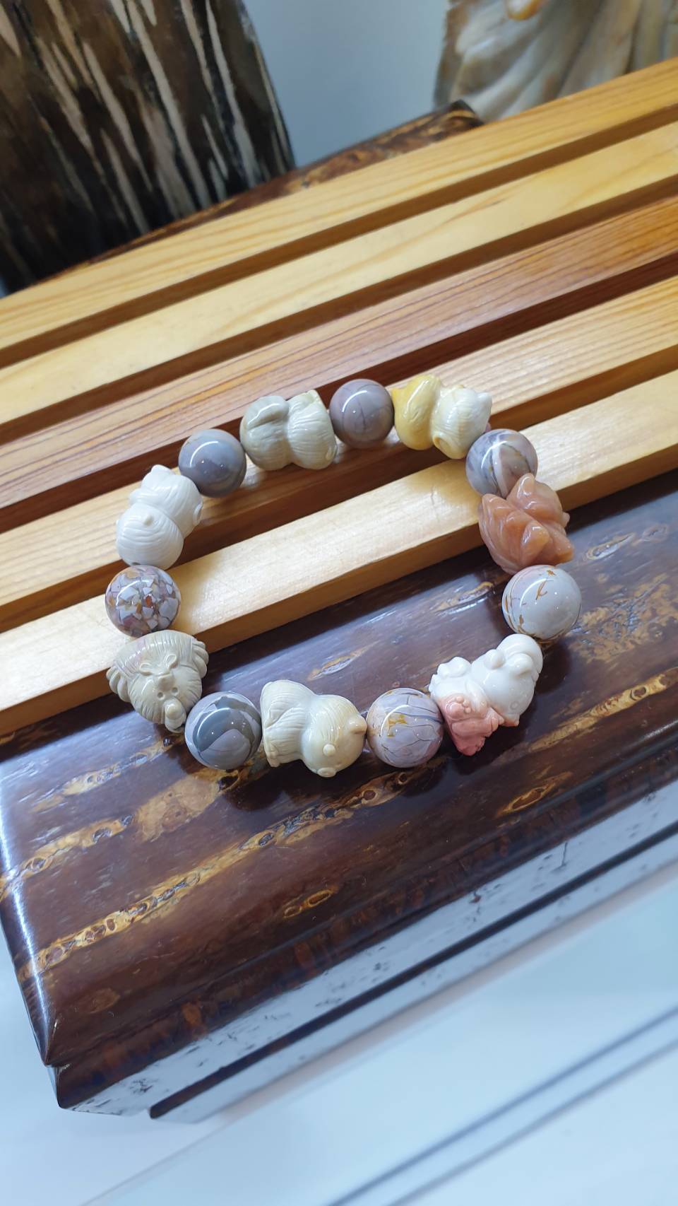 Alxa Jasper Menagerie Charmbracelet 17cm - Natural Gemstone Beads, Animal Charms