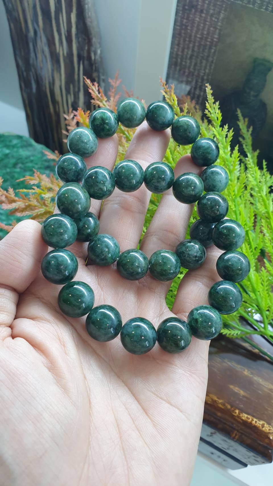 Gent's Style Marbled Green Jadeite Bracelet with 13.5mm Vintage Beads