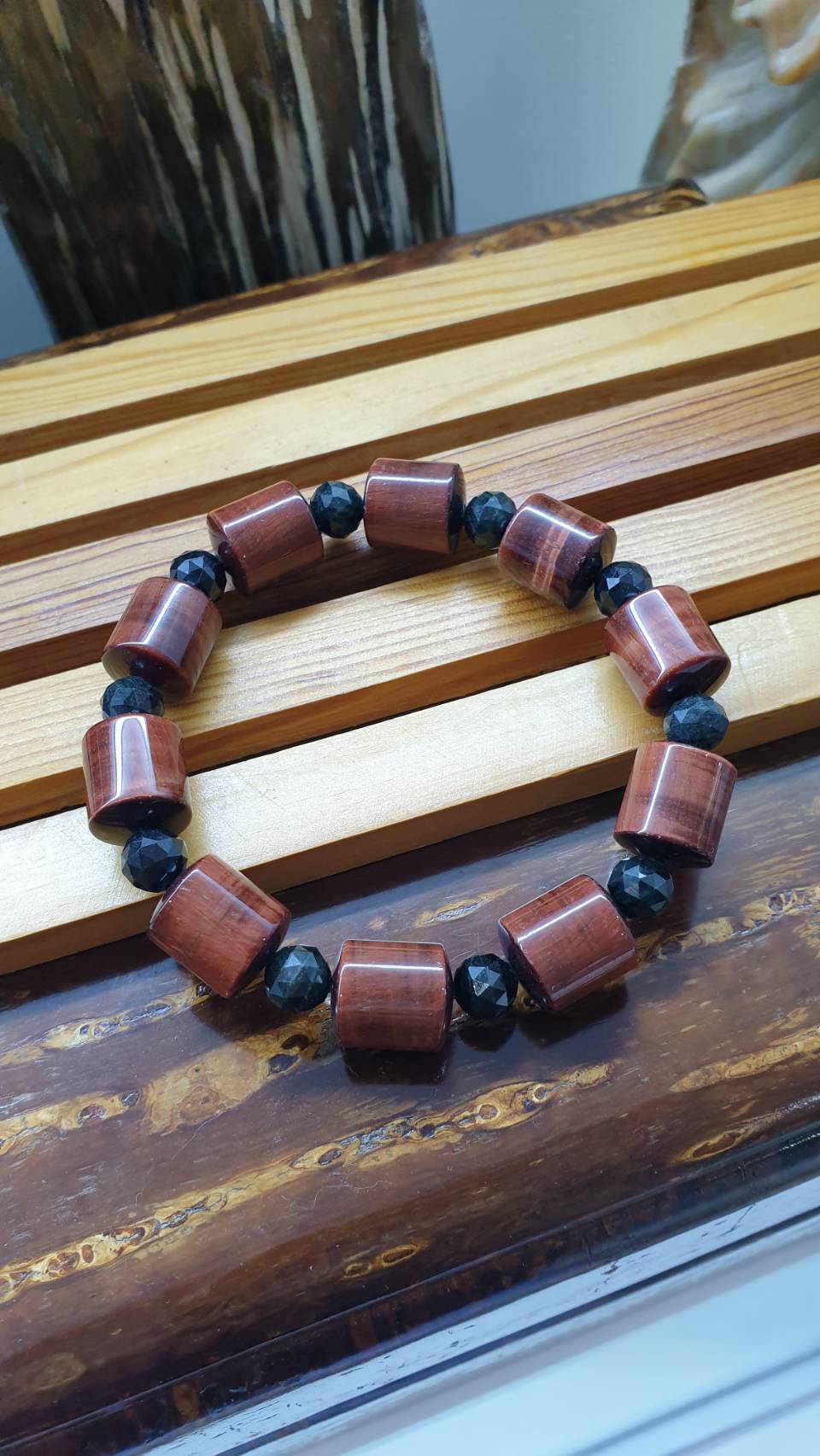 Red Tiger Eye Bracelet 18 cm - Cylinder Beads, Natural Black Jade Spacers