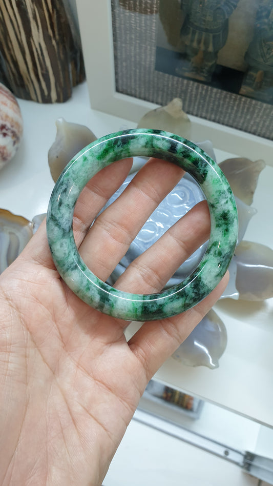 Cylindrical Jade Bangle (Size 61) (19.2 cm inner circumference)