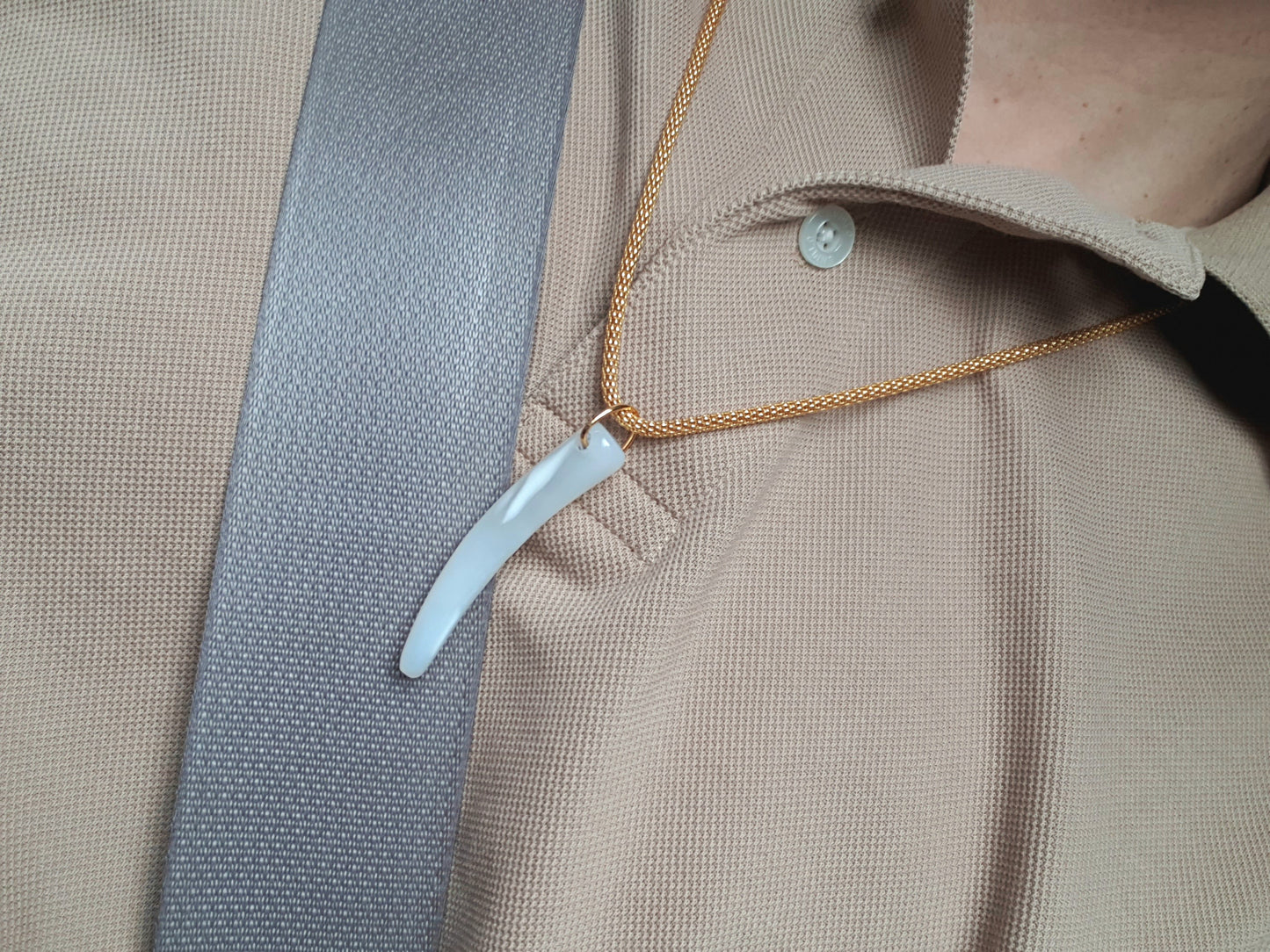 White Agate Fang Pendant (Selection) | Solid 9K Gold | Natural Gemstone