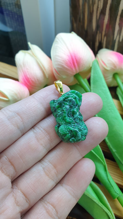 18K Gold Jade Pixiu Pendant Natural Vibrant Green Fei Cui Myanmar Jadeite