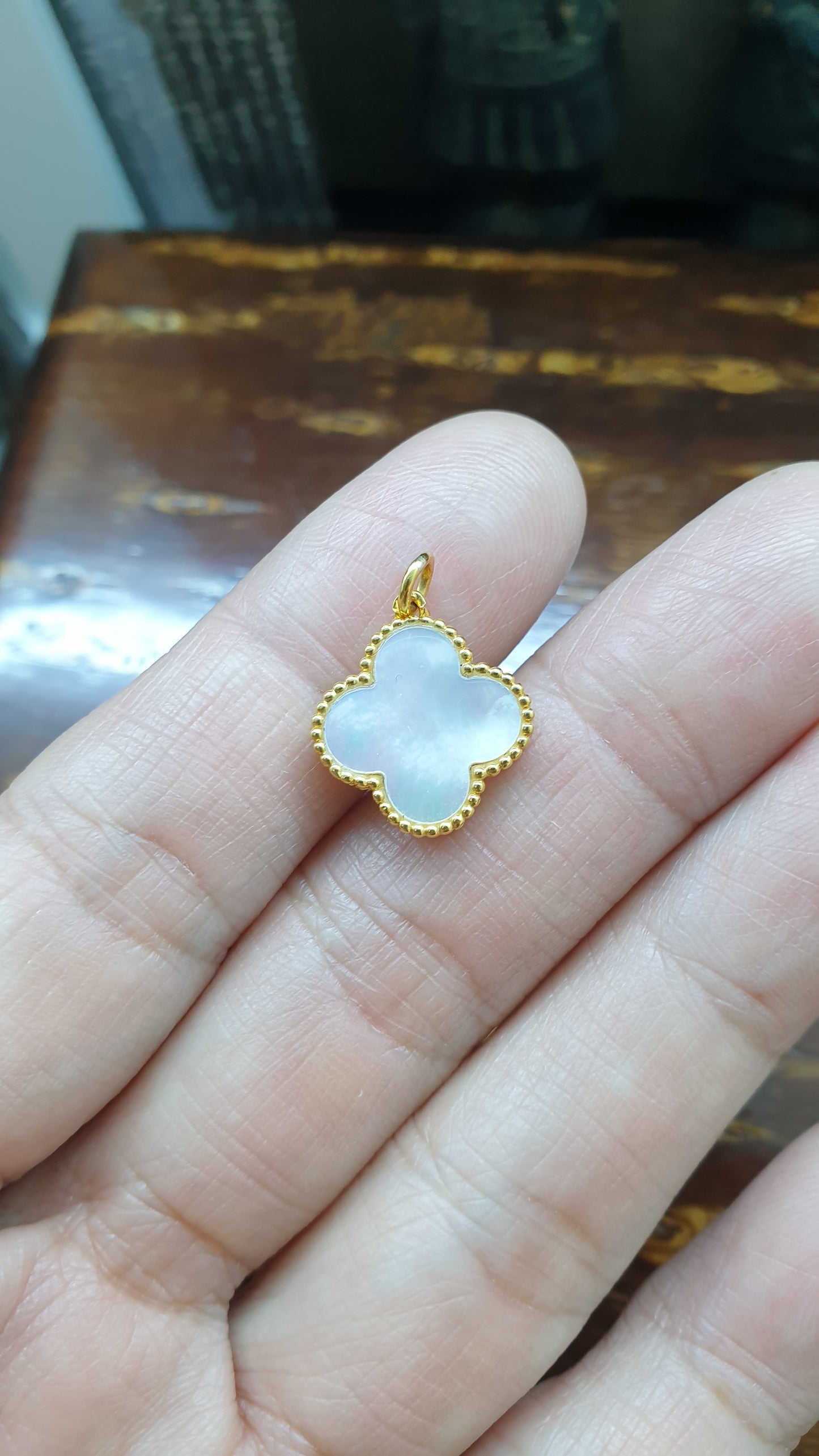 Lucky Four Leaf Clover Pendant (Selection) | Solid 18K Gold | Natural Gemstones