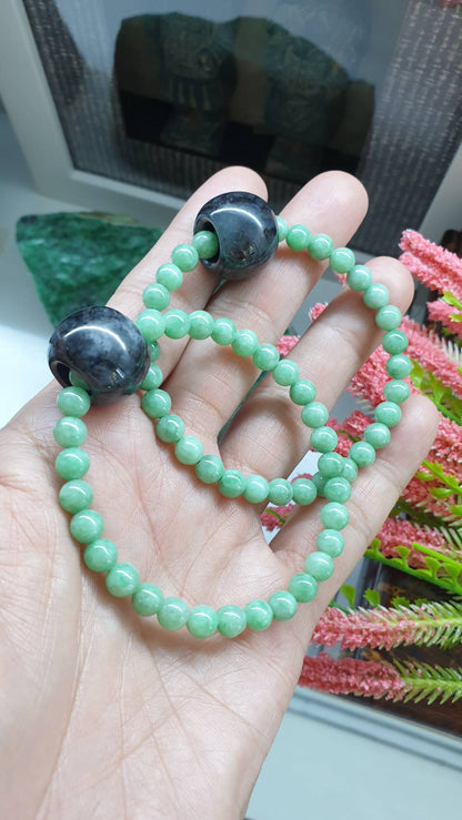 Apple Green Jade Stress Bracelet 17cm Spinning Charm Type A Myanmar Jadeite